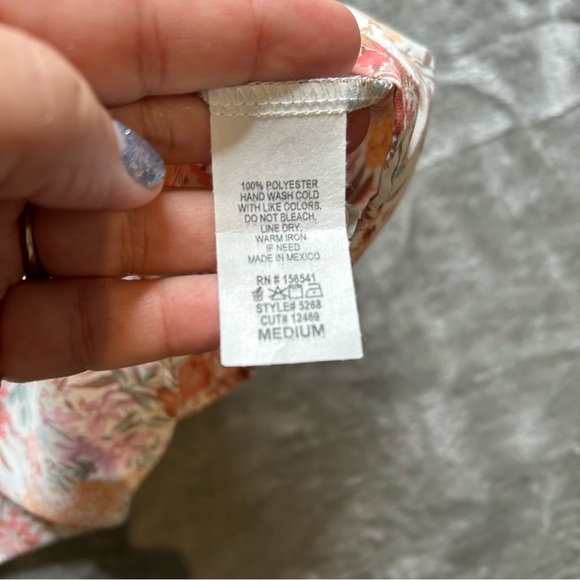 First Look Multicolor Floral Blouse NWOT - Picture 5 of 5